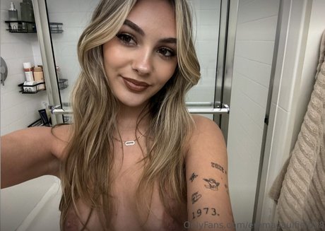 emmacaulfield18 セクシーなポルノスター 写真