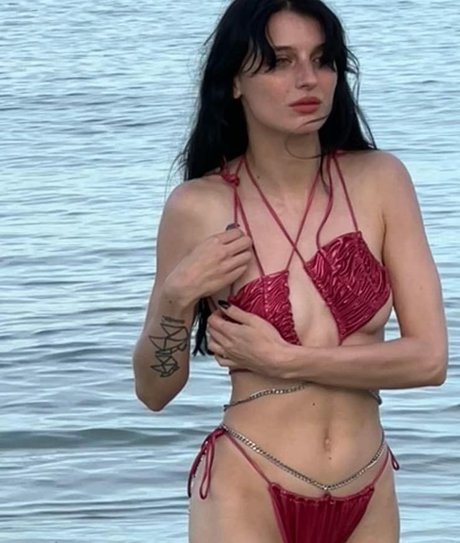 Alice Pagani ヌードモデル 写真