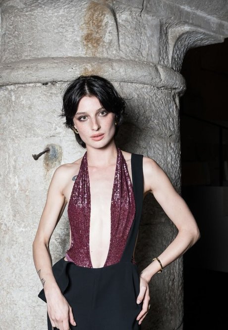 アヘ顔 OnlyFans 美しいヌード 画像