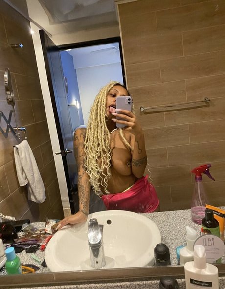 OnlyFansの無料動画 アート裸 画像