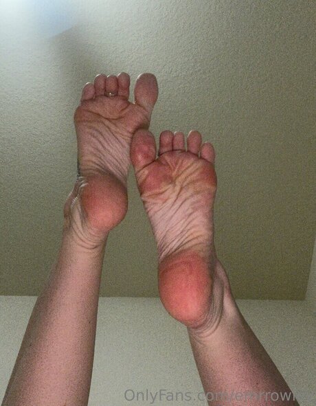 ぽっちゃりエモOnlyFans セクシー裸 写真