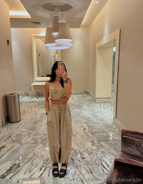 アマチュア潮吹きOnlyFans セクシー裸 画像