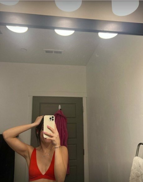 kylienelson top profile image