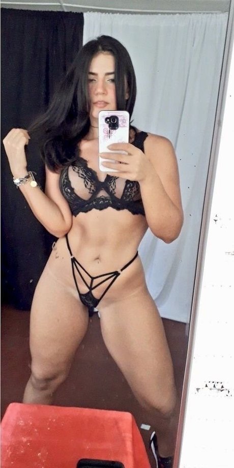 Violetta Ortiz ポルノスター ヌード 写真