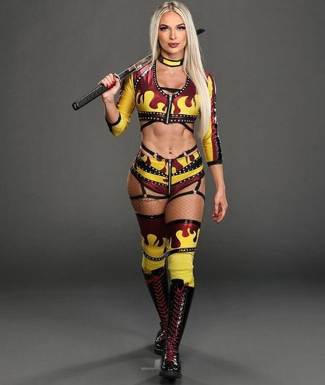 Karmen Petrovic アートモデル 写真