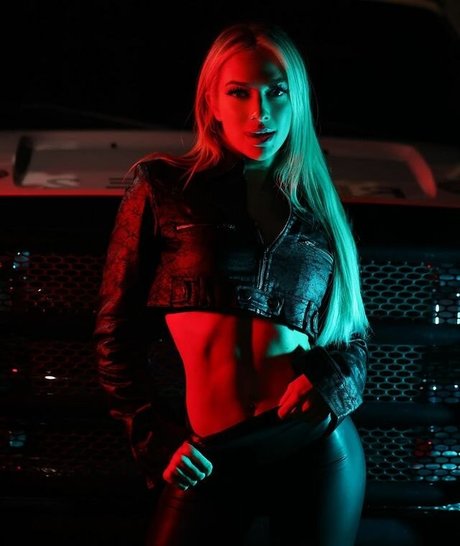 Karmen Petrovic XXXモデル 写真