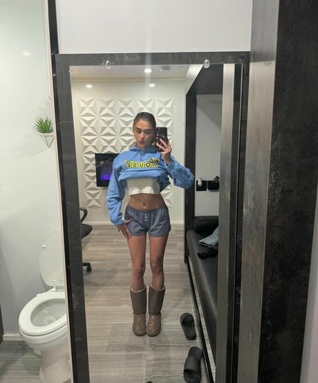 Lizzy Greene エロティックモデル ギャラリー