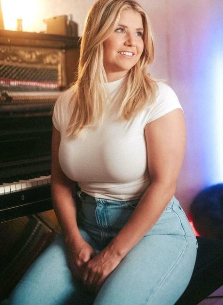 Beatrice Egli ポルノ女優 写真