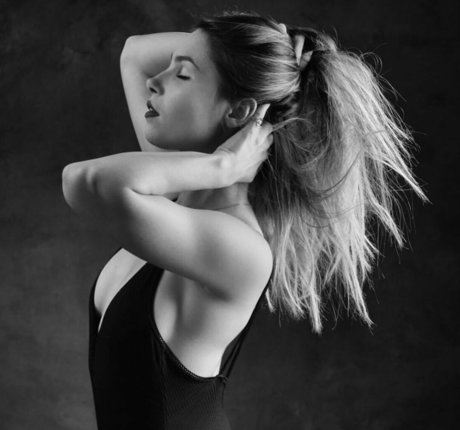 Adele tsy ポルノスター 可愛い 写真