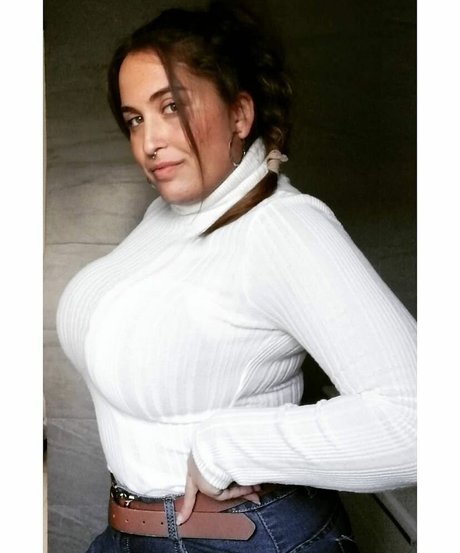 elviabombon スター ヌード 写真