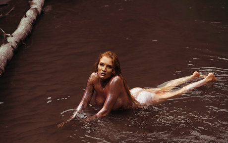 red natified セクシーモデル ギャラリー