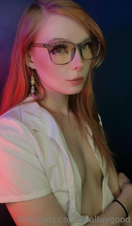 客室乗務員 OnlyFans 無料 画像