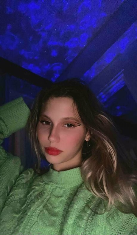 jennycutiee 裸のポルノスター 写真