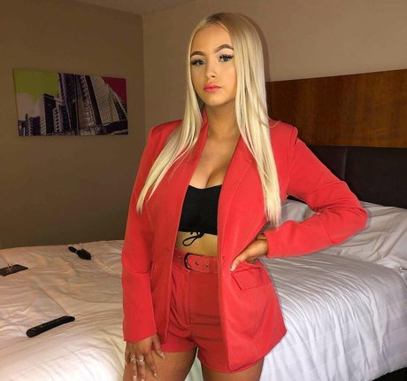 Lucy M ポルノスター 無料 画像