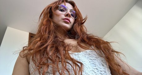 小柄で痩せたOnlyFans ホットセクシー 写真