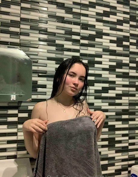 ティーンプッシーOnlyFans エロチック 画像