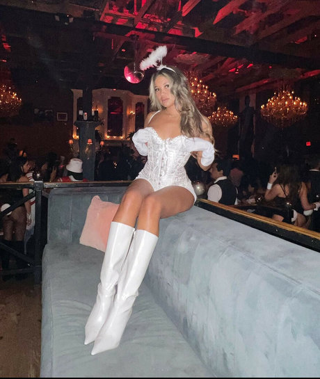 痩せたブロンドのOnlyFans セクシーヌード 写真