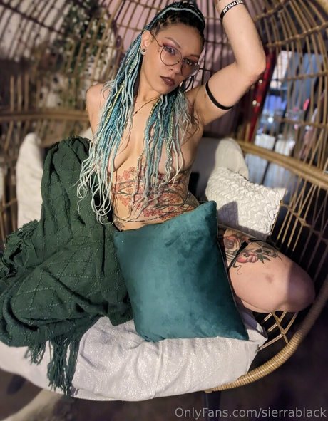 sierrablack 裸の女優 写真