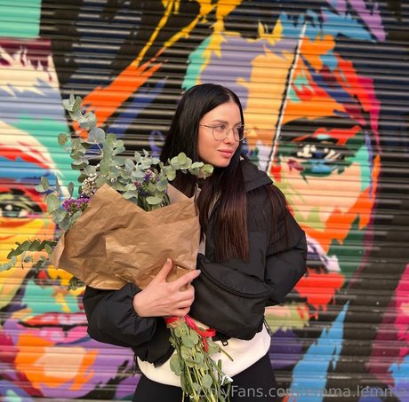 ゴスアジアンOnlyFans アートヌード 画像