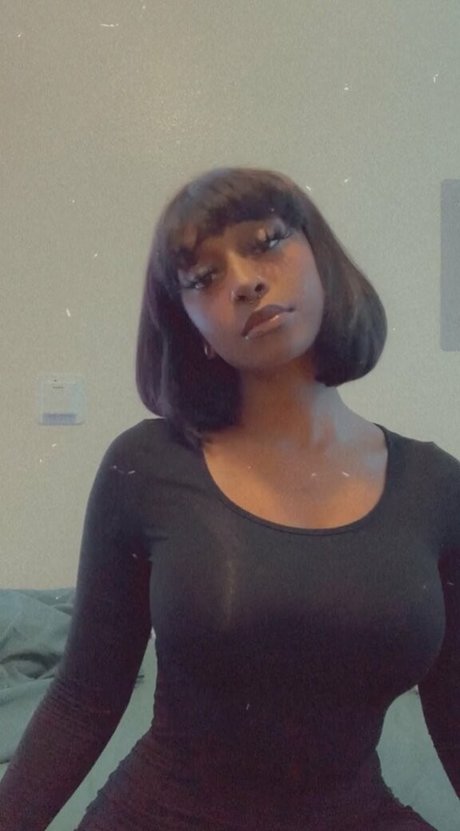 痩せたブロンドのOnlyFans セクシー 画像