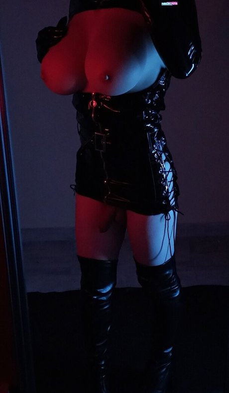 アマチュアペッギングOnlyFans セクシーヌード 写真