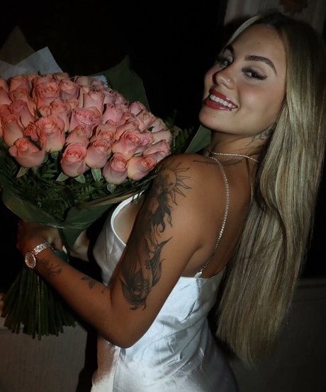 Lara Juc_ 可愛い女優 写真