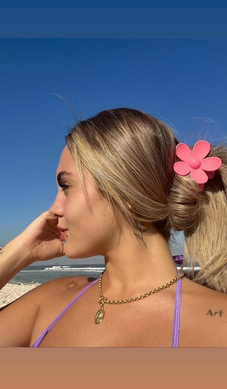 Lara Juc_ 美しい女優 写真