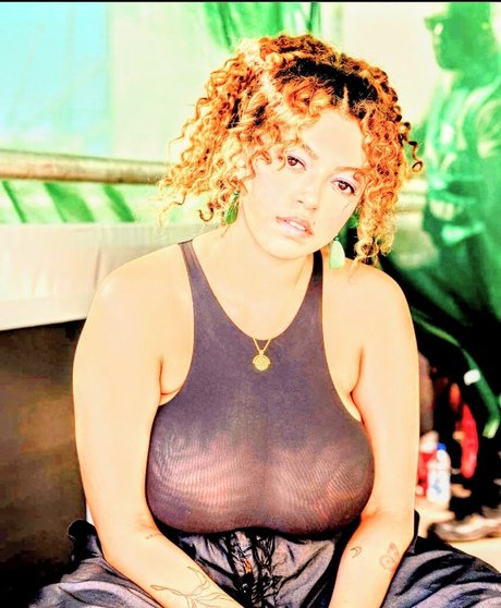 Mahalia ホットスター 写真