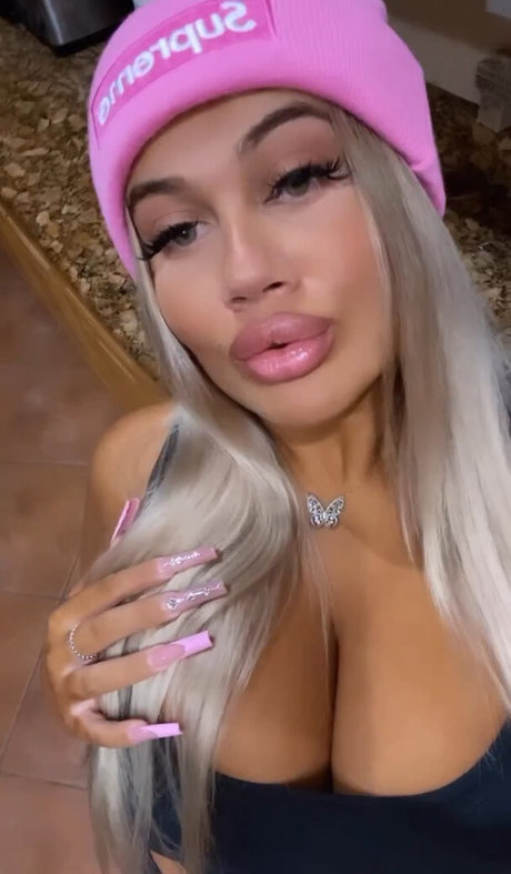 客室乗務員 OnlyFans 無料xxx アーカイブ