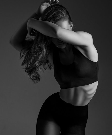 姉妹OnlyFans セクシーヌード 写真