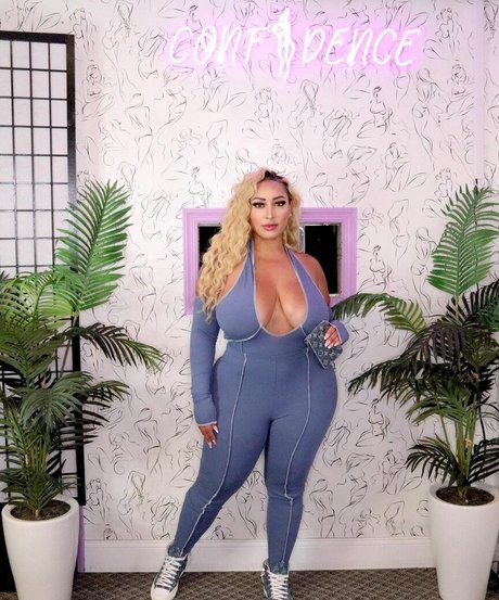 tylea adore xxx女優 画像