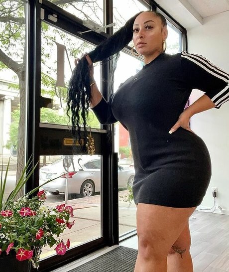 tylea adore 美しいモデル 画像