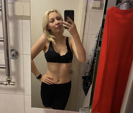 Pinjakasteh 独占ポルノスター 写真