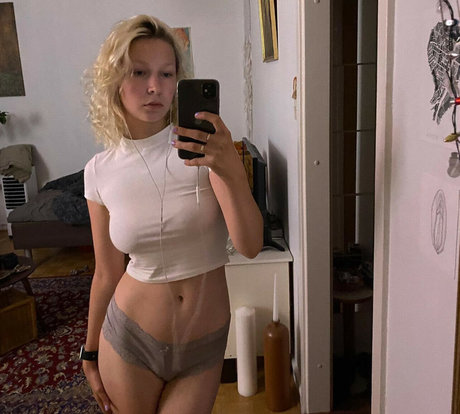 Pinjakasteh 完璧なポルノスター ギャラリー