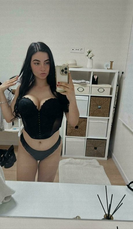 laura 62 女優 画像