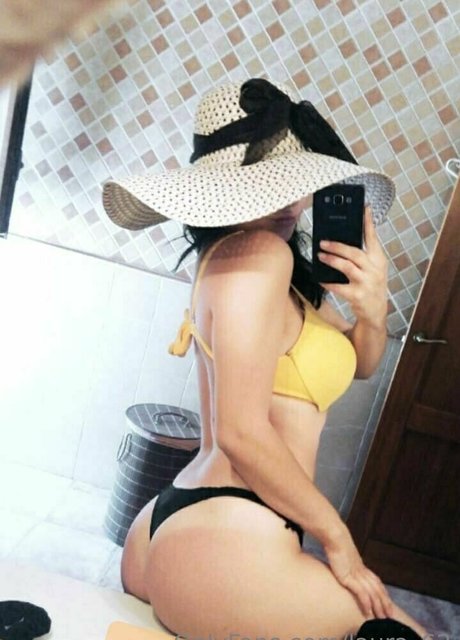 laura 62 アートモデル 写真