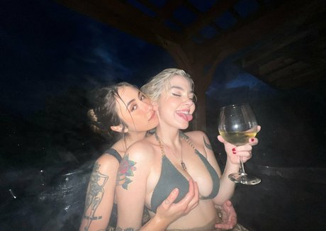 金髪の小柄なOnlyFans ホットセックス 写真