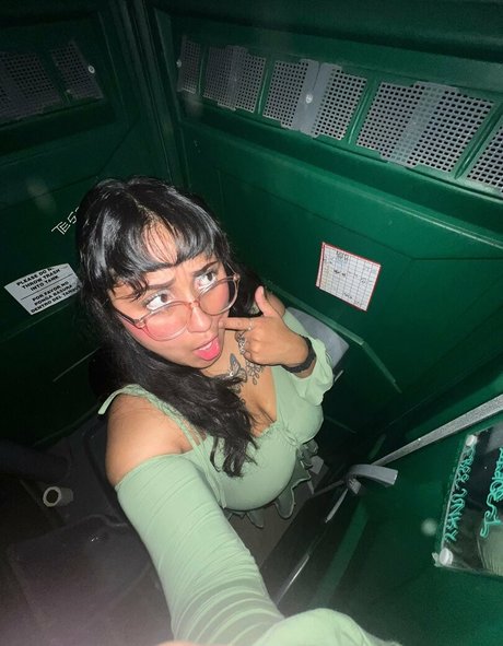 スリムな熟女OnlyFans ヌード 写真