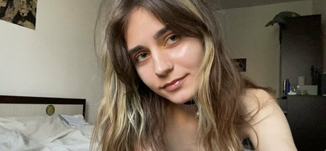 OnlyFansについて話す セクシーヌード 画像