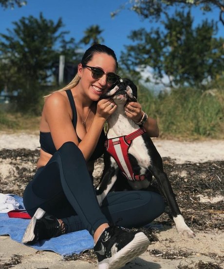 Monica Gonzalez 完璧なスター 写真