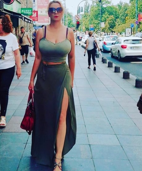 Berina Fati ポルノスター 独占 写真