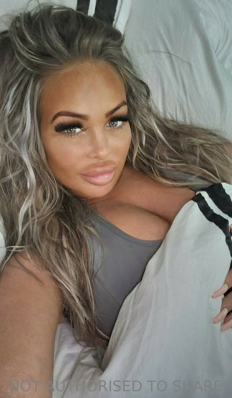 ブルネットの教師OnlyFans アートポルノ 写真