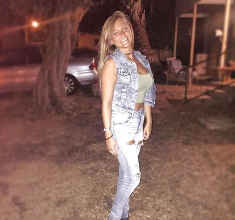 Luan Raviv ヌードモデル 画像