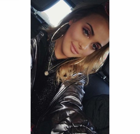 タイトなOnlyFans アダルト 画像