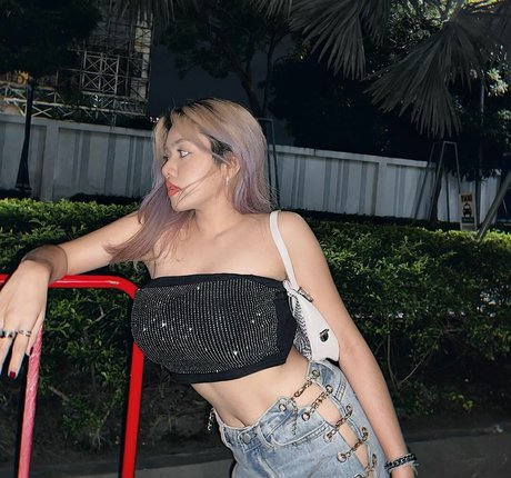 Zareena ポルノスター アート ギャラリー