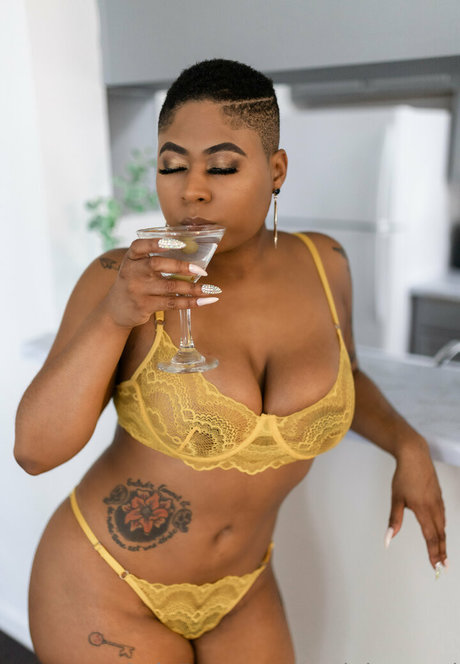 セクシーなブロンドのOnlyFans 美しいポルノ 写真