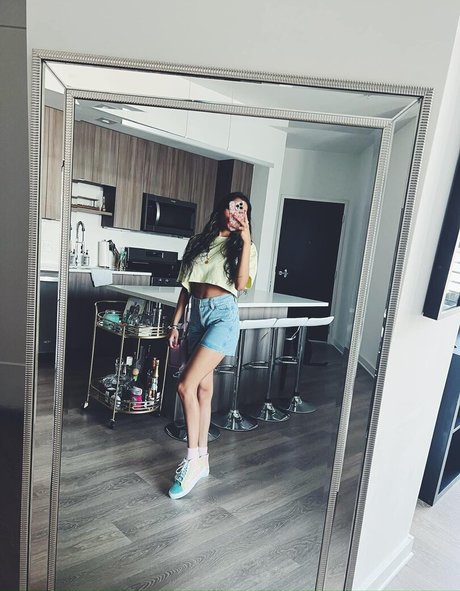 痩せた金髪の熟女OnlyFans ポルノ 画像