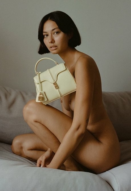 フラットオンリーファン 無料裸 画像