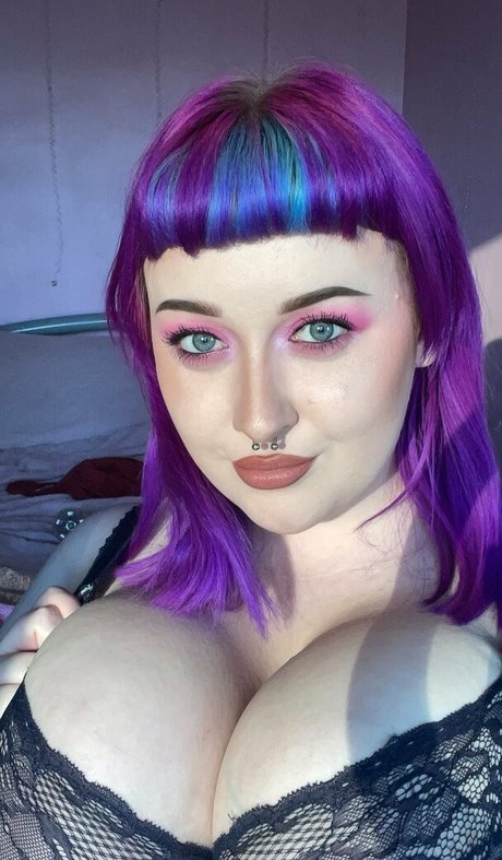 chloe nsfw エロティックなモデル 写真