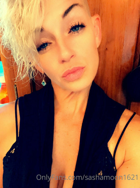sashamoon1621 独占女優 画像